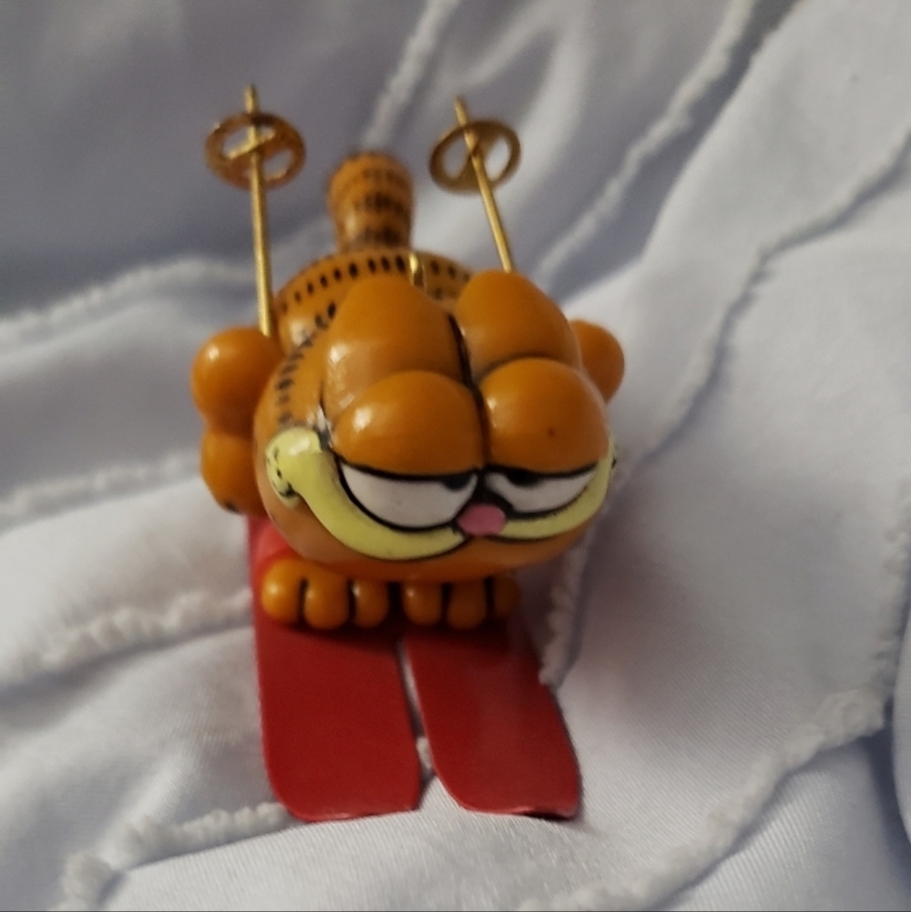 Garfield Skiing Holiday Christmas Ornament And Free Standing Figurine